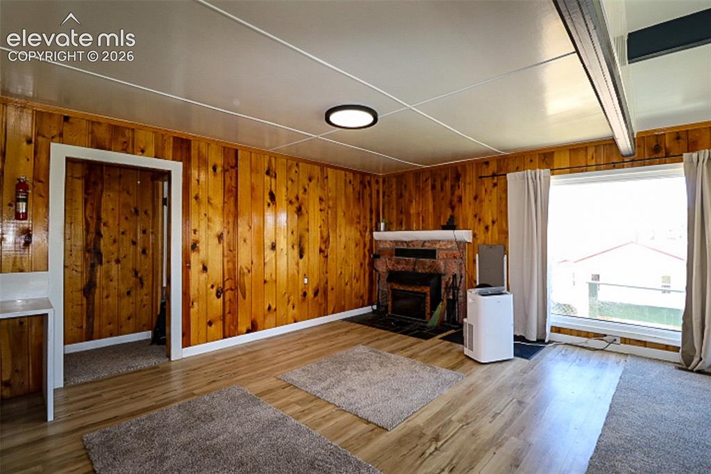 Image 8 of 27: Living Room