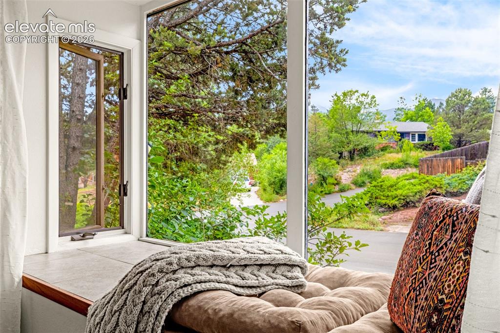 Image 10 of 38: Built-in window seat 