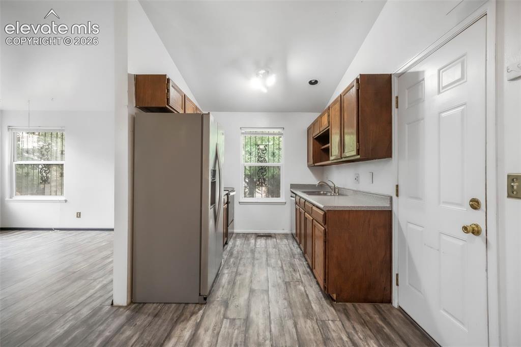 Image 15 of 50: Kitchen