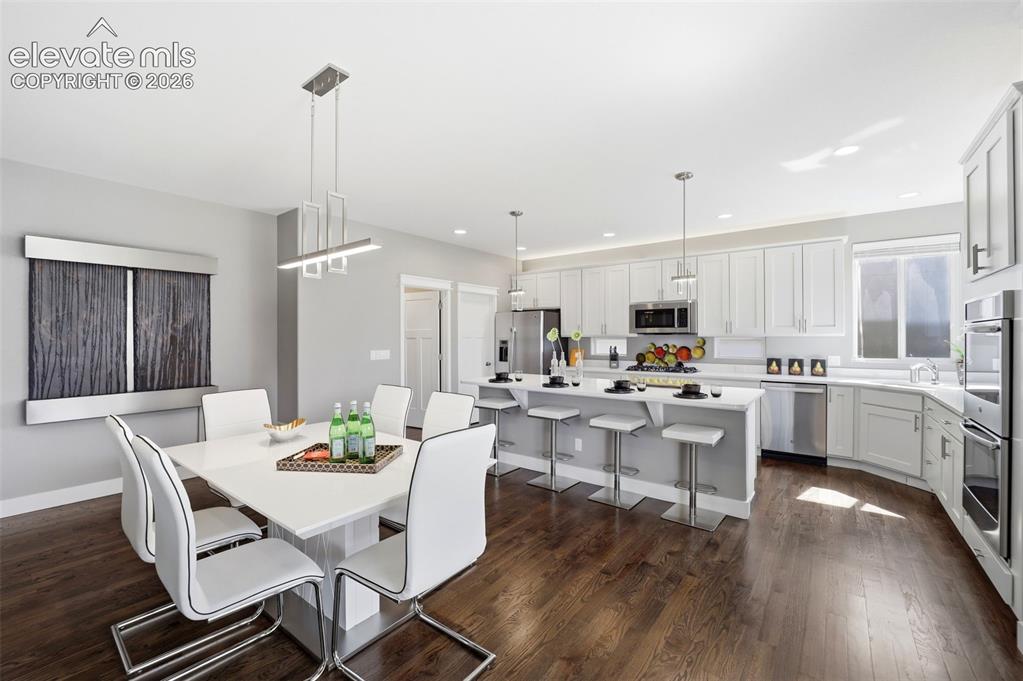 Image 10 of 46: Dining Area