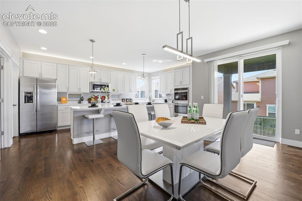 Image 11 of 46: Dining Area