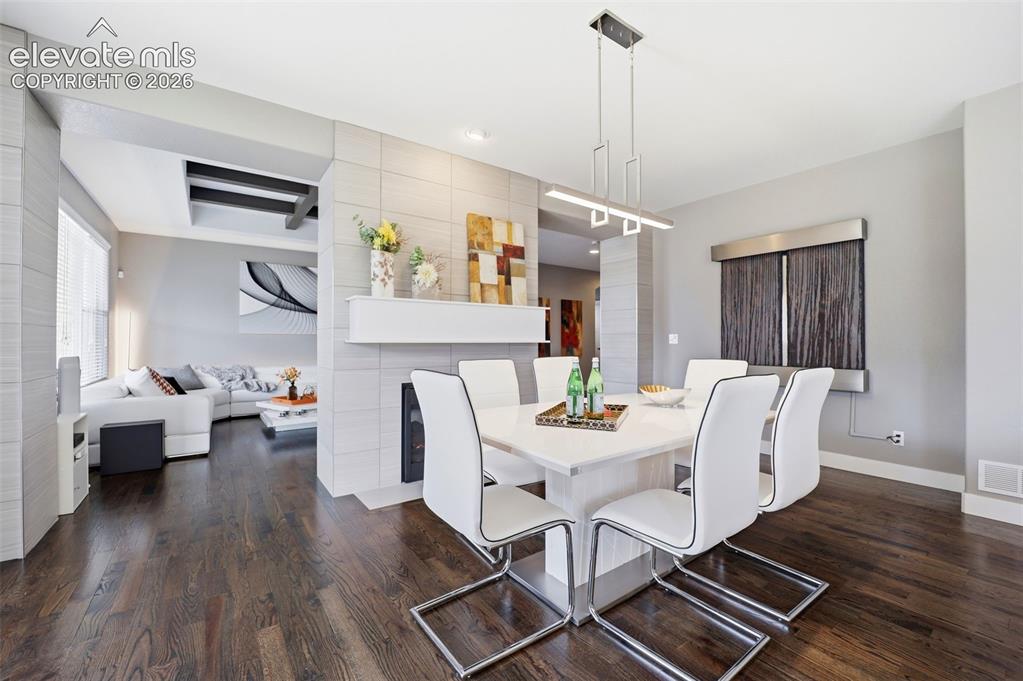 Image 12 of 46: Dining Area