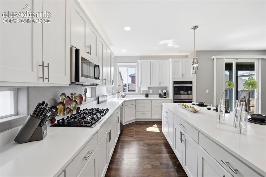 Image 15 of 46: Kitchen