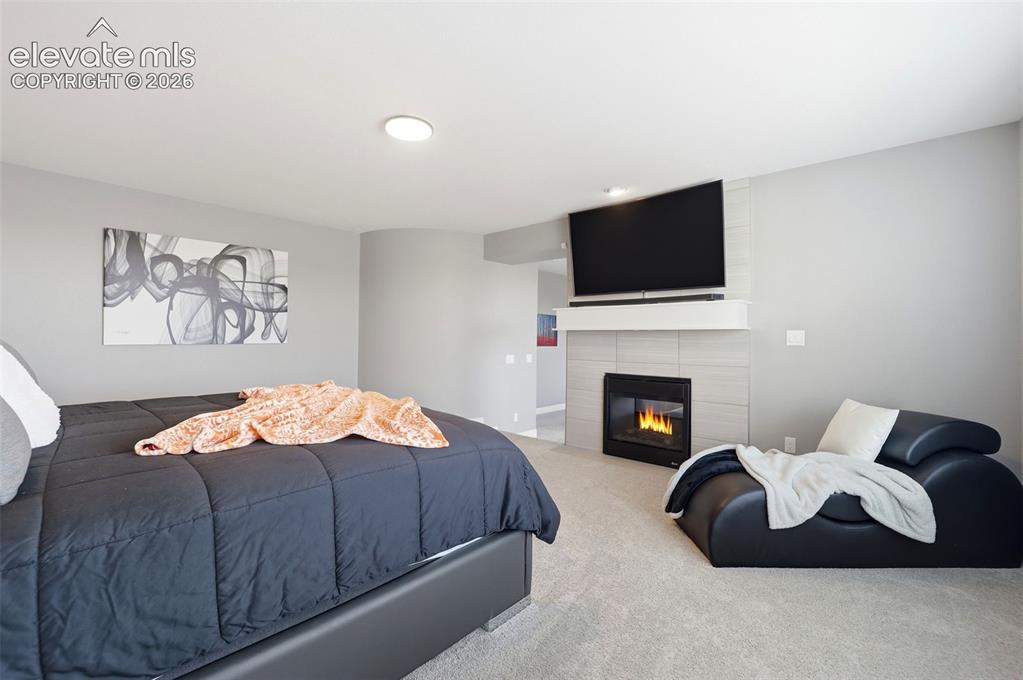 Image 18 of 46: Bedroom