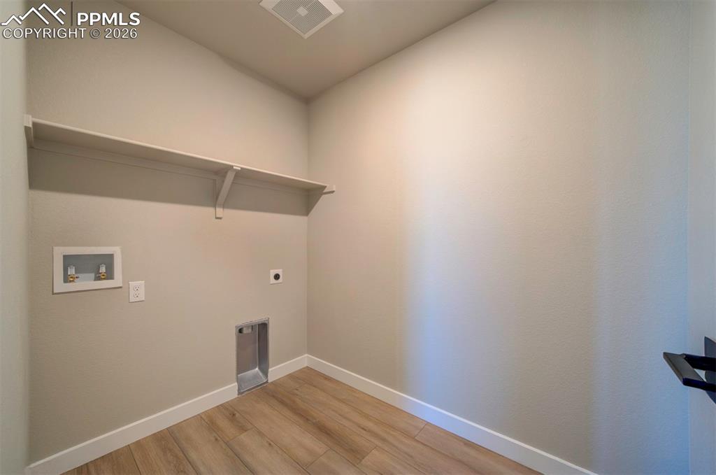 Image 38 of 40: Laundry