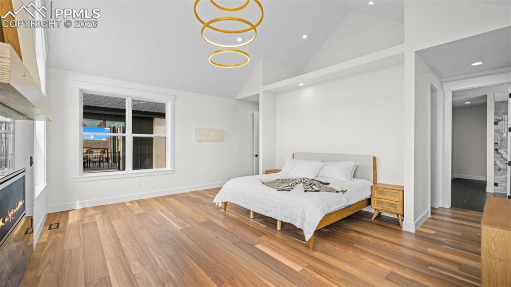 Image 22 of 47: Bedroom