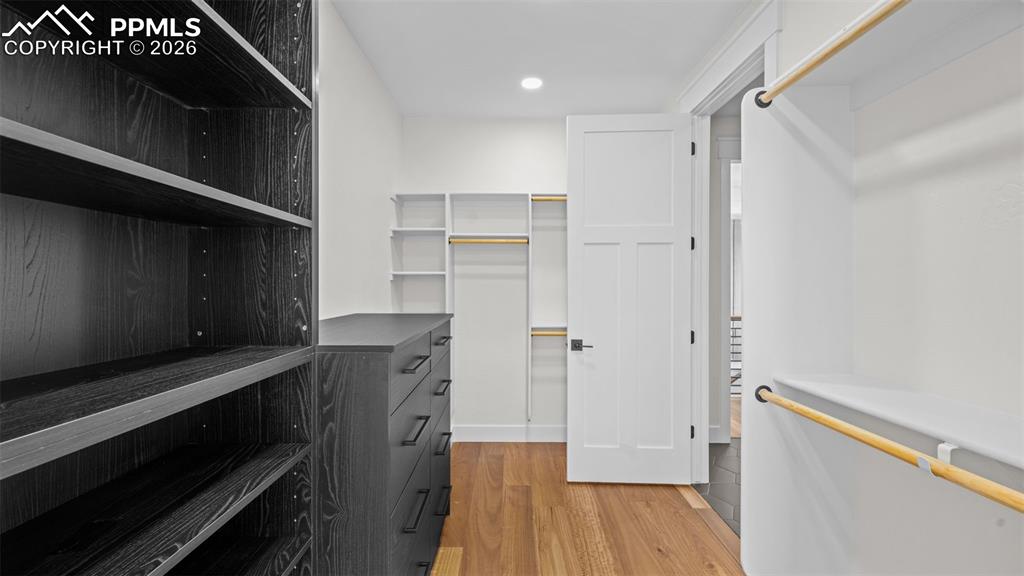 Image 23 of 47: Closet