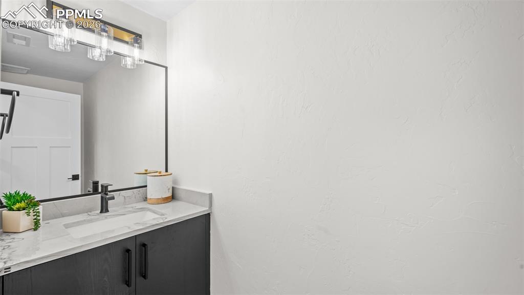 Image 35 of 47: Bathroom