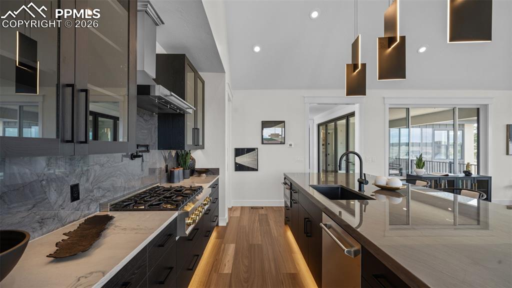 Image 7 of 47: Kitchen