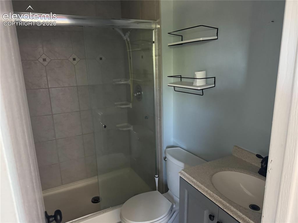 Image 7 of 8: Bathroom