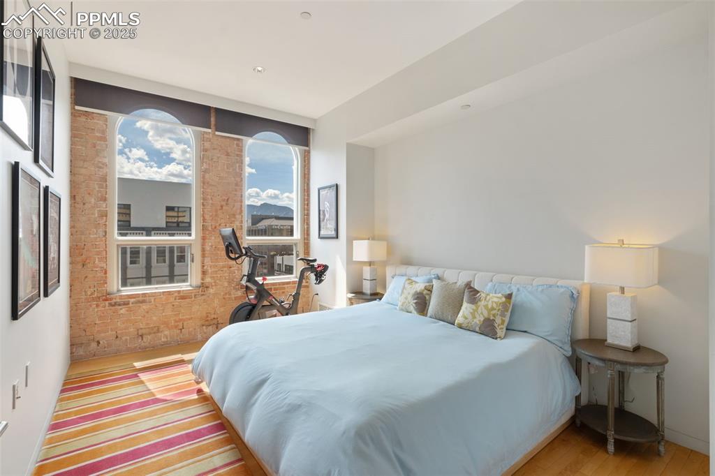 Image 16 of 46: Bedroom