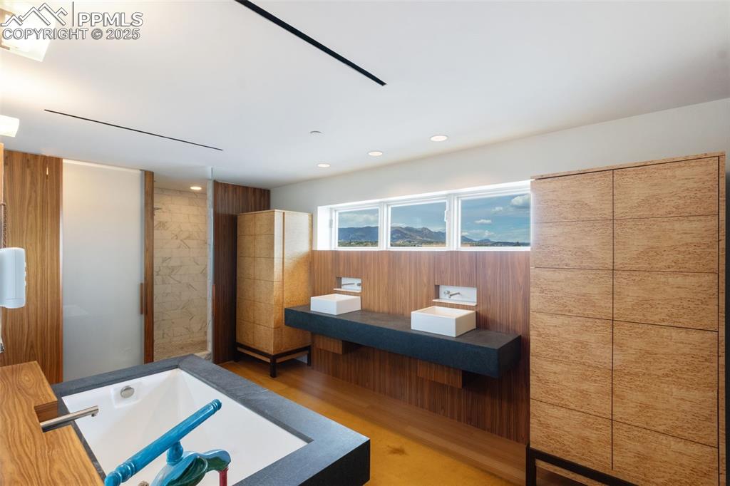 Image 19 of 46: Master Bathroom