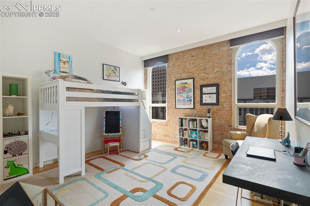 Image 21 of 46: Secondary Suite