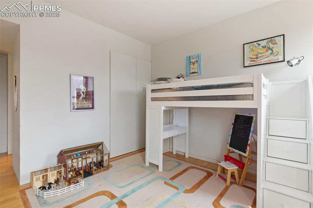 Image 22 of 46: Secondary Suite