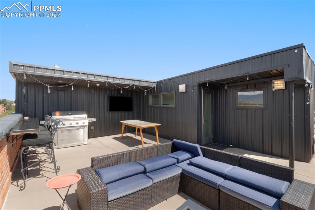 Image 31 of 46: Rooftop Patio