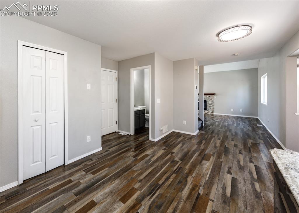 Image 3 of 32: Living Room