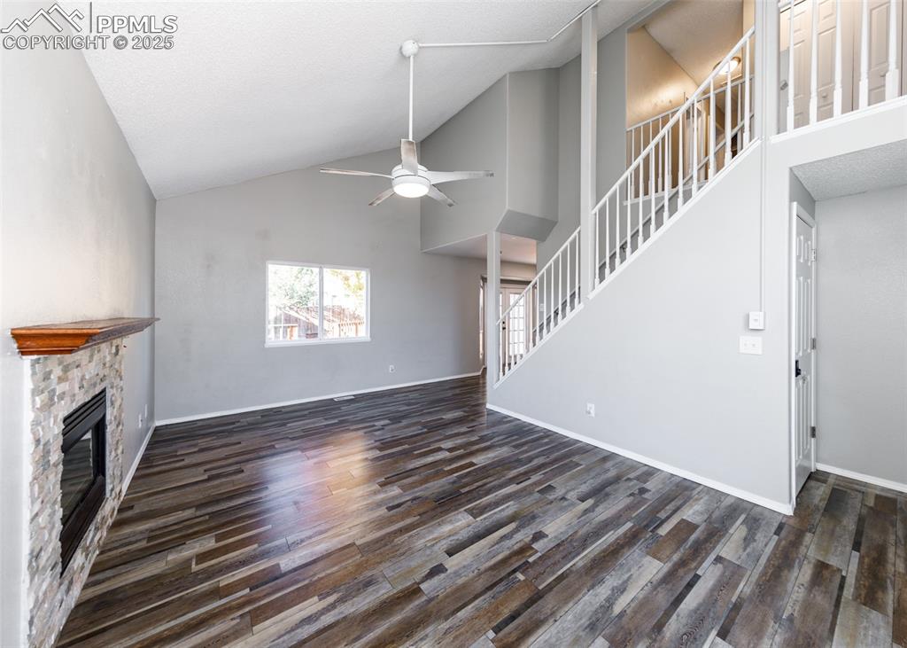 Image 8 of 32: Living Room