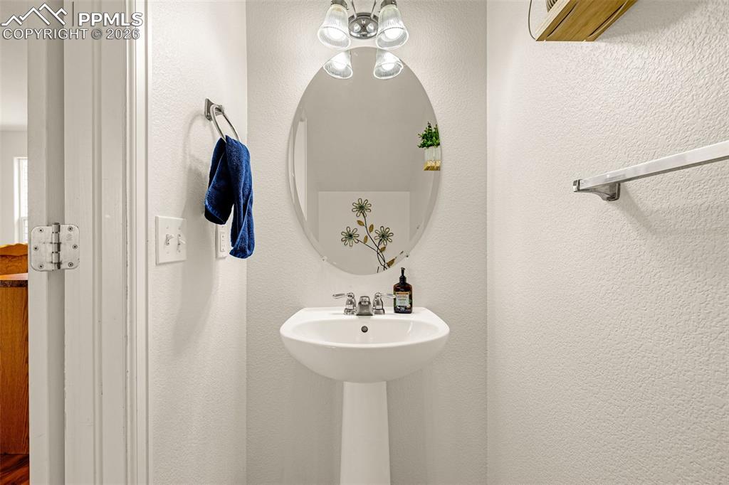 Image 11 of 24: Bathroom