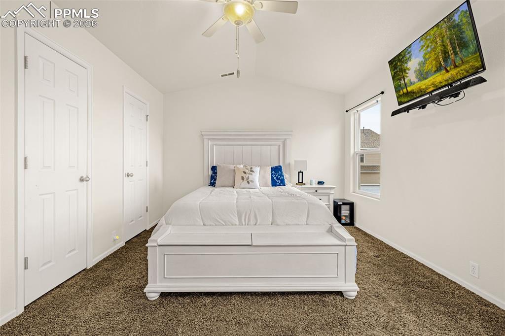 Image 13 of 24: Bedroom