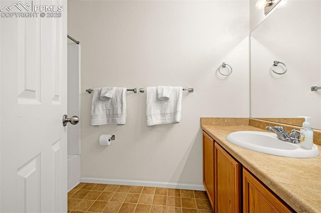 Image 15 of 24: Bathroom