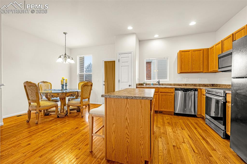 Image 7 of 24: Kitchen