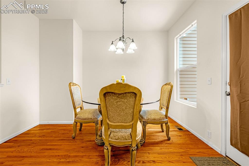 Image 9 of 24: Dining Area