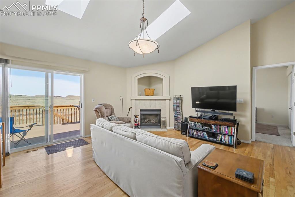 Image 10 of 50: Living Room
