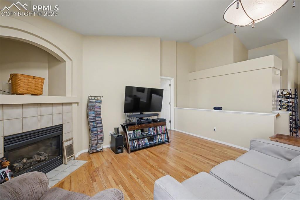 Image 13 of 50: Living Room
