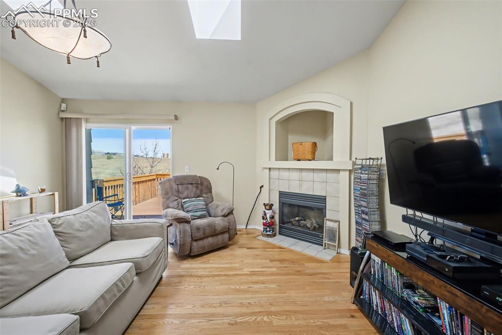 Image 14 of 50: Living Room