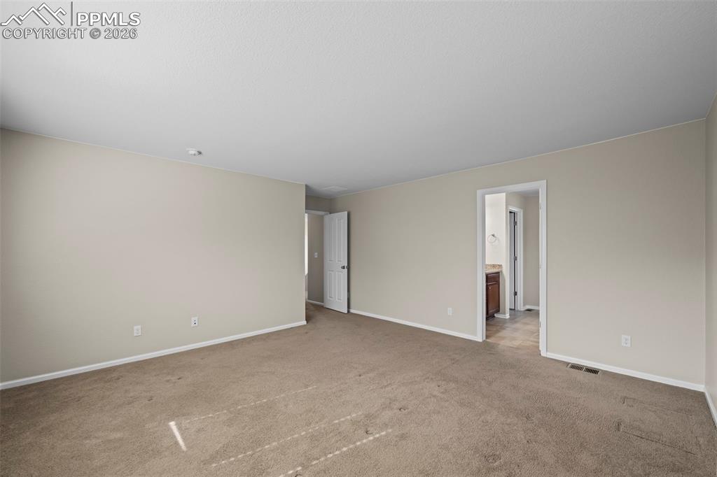 Image 14 of 35: Bedroom