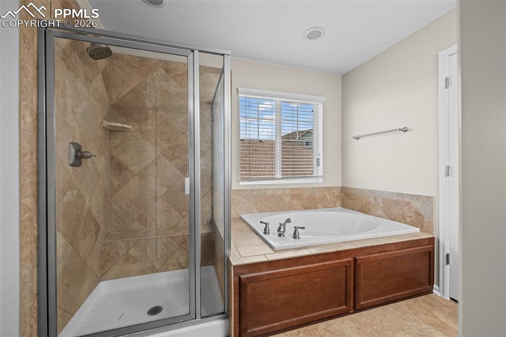 Image 16 of 35: Bathroom