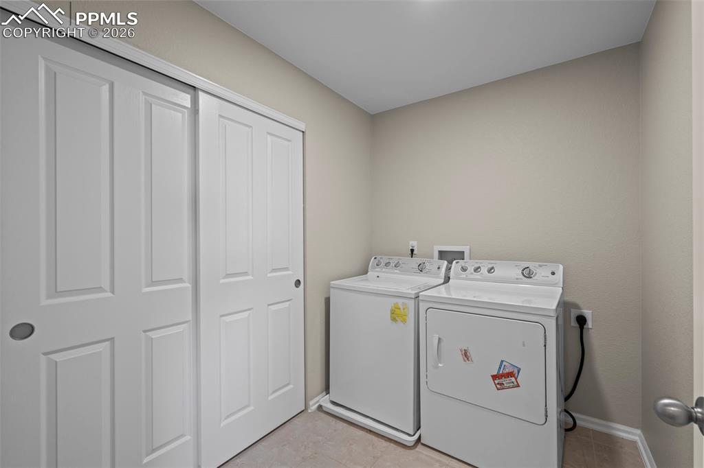 Image 21 of 35: Laundry