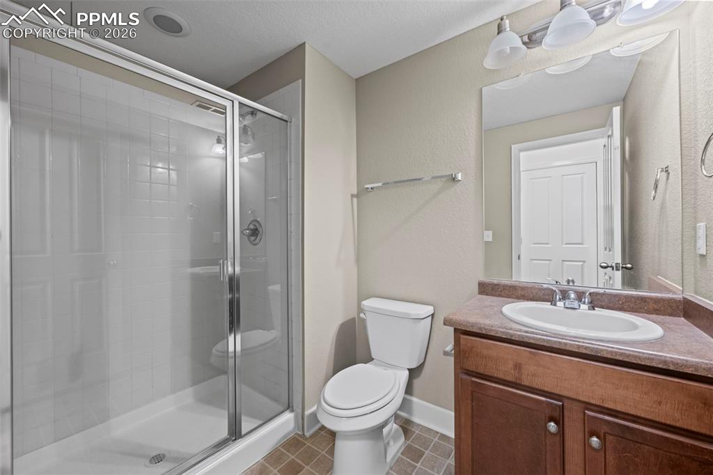 Image 25 of 35: Bathroom