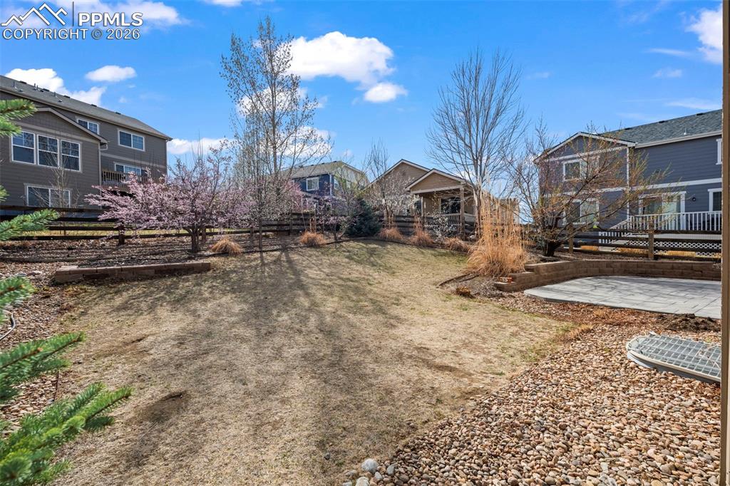 Image 27 of 35: Yard