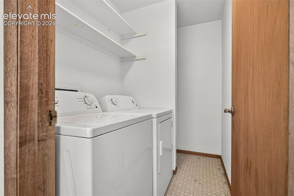 Image 22 of 27: Laundry