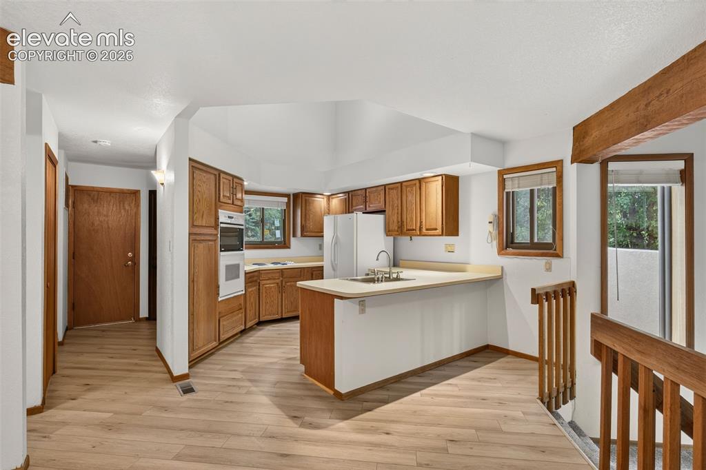 Image 6 of 27: Kitchen