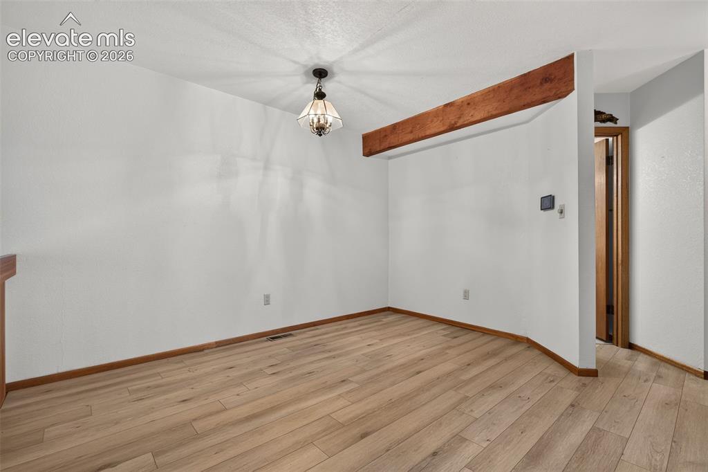 Image 8 of 27: Dining Area
