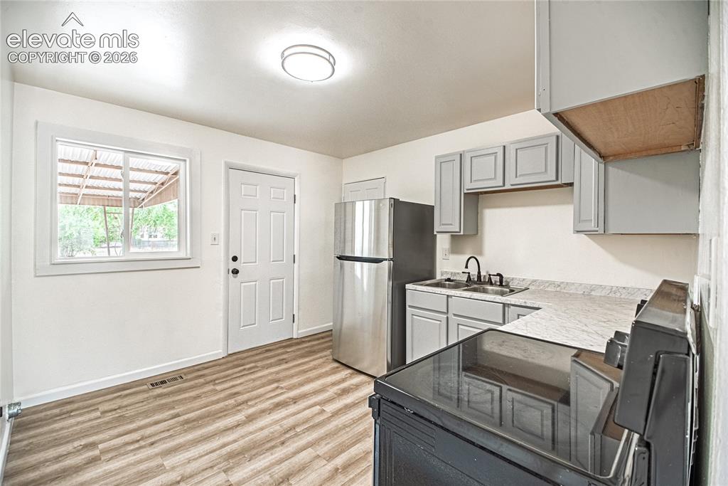 Image 7 of 29: Kitchen