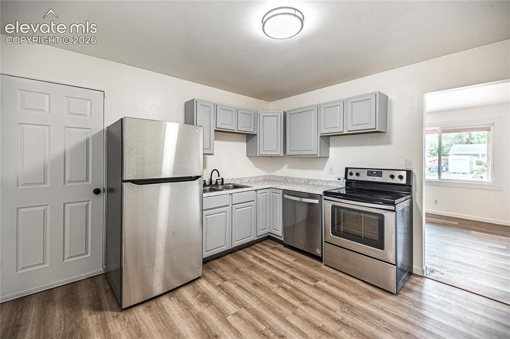 Image 8 of 29: Kitchen