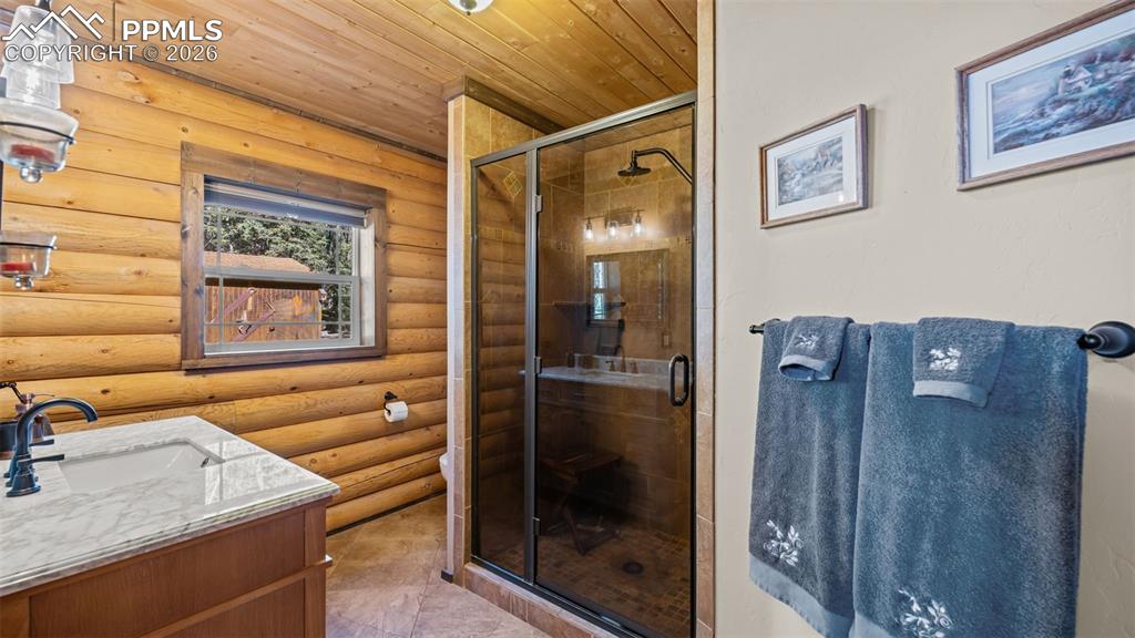 Image 15 of 41: Bathroom