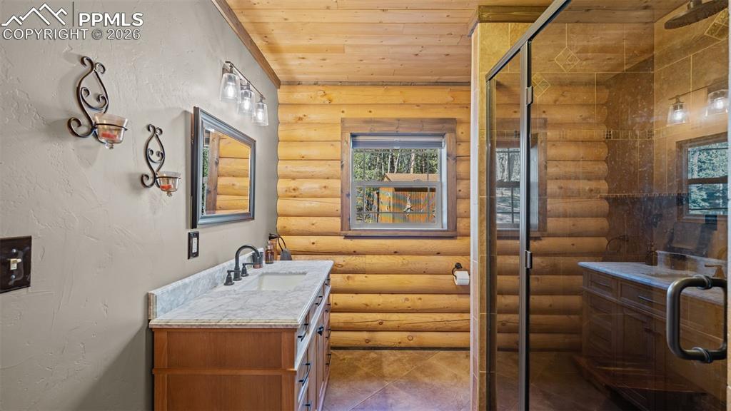 Image 16 of 41: Bathroom