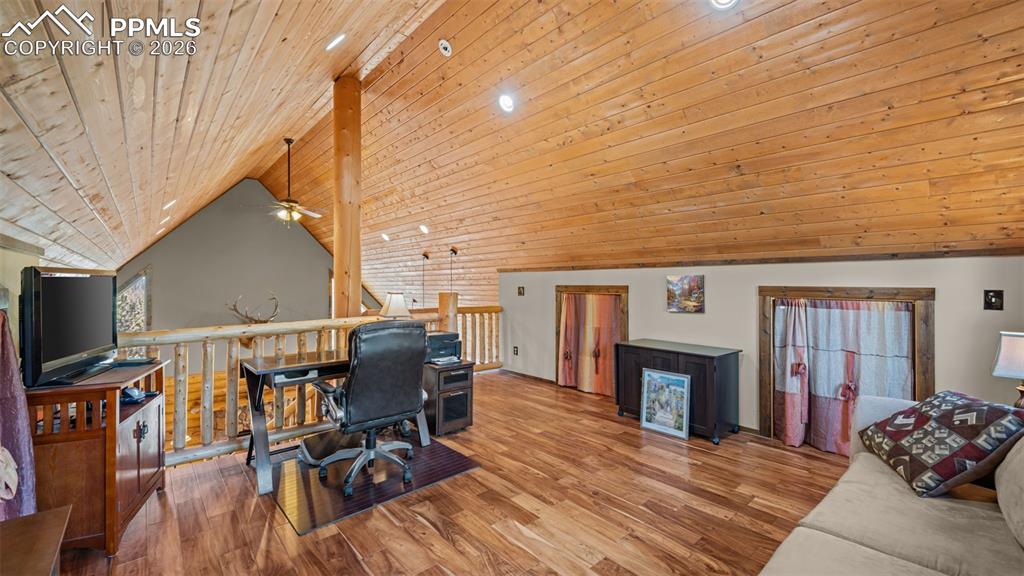 Image 19 of 41: Loft