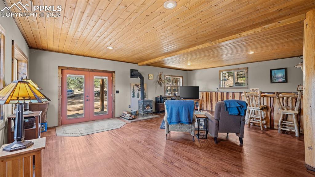 Image 23 of 41: Family Room