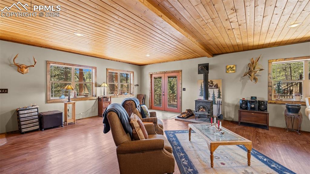 Image 24 of 41: Family Room