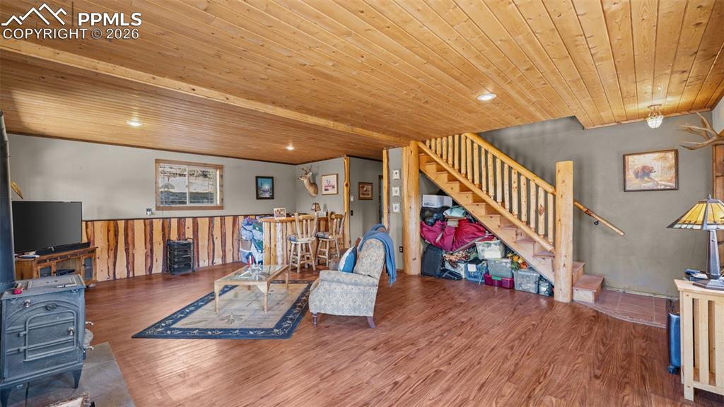 Image 26 of 41: Family Room