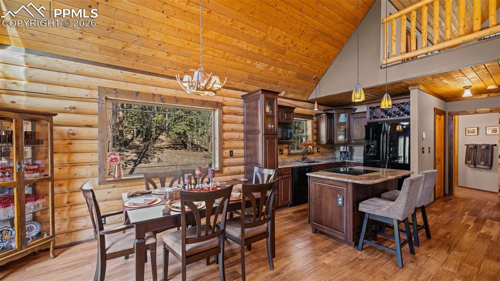 Image 8 of 41: Dining Area