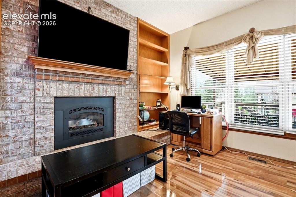 Image 11 of 43: Office