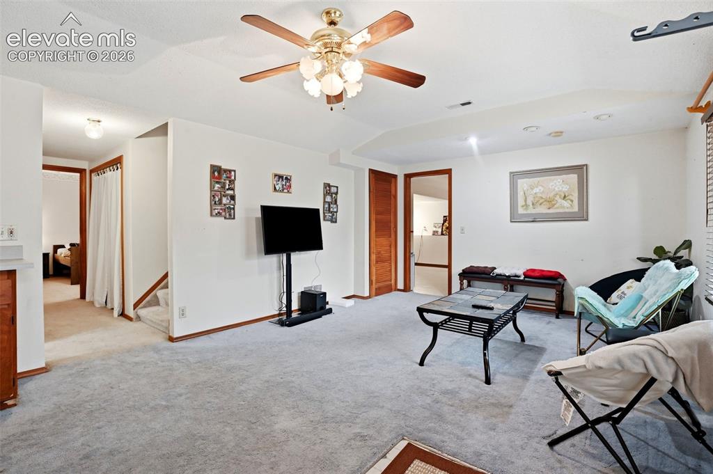 Image 18 of 43: Living Room