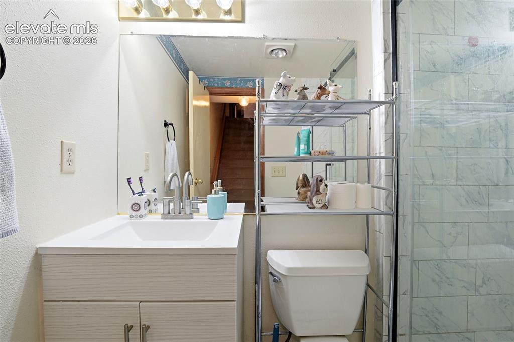 Image 19 of 43: Bathroom