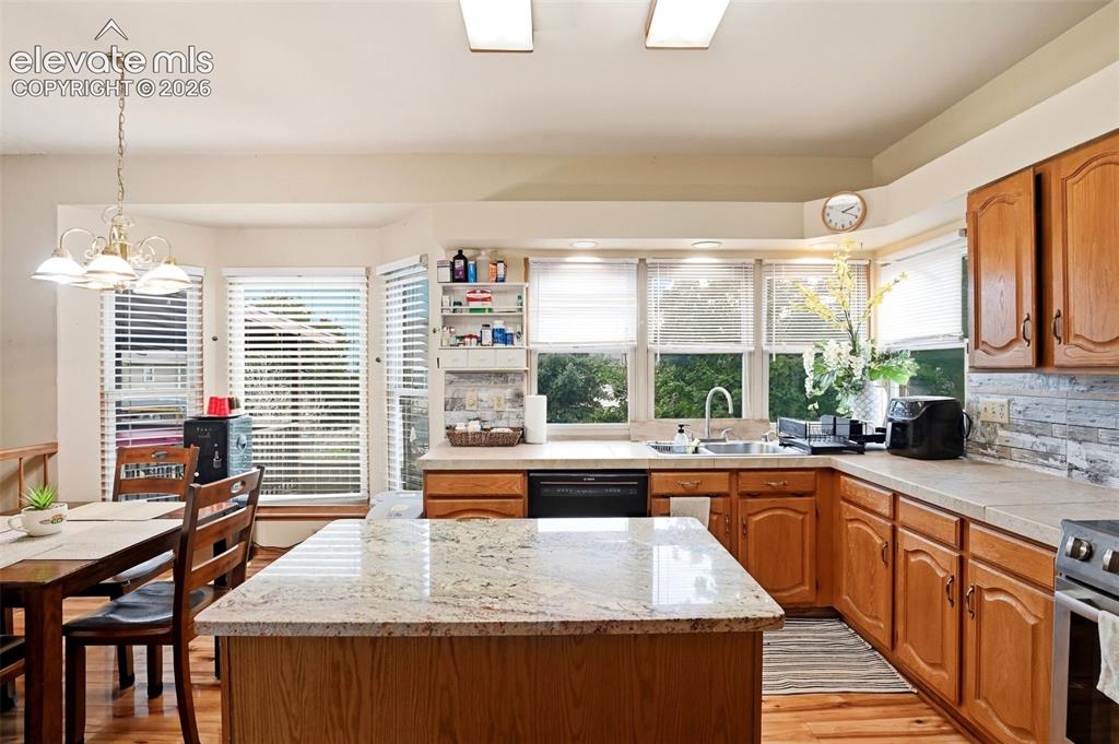 Image 8 of 43: Kitchen